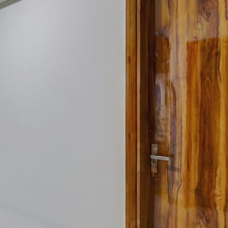 Collection O The Doors Near Appu Ghar Hotel Gurgaon Bagian luar foto