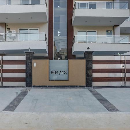 Collection O The Doors Near Appu Ghar Hotel Gurgaon Bagian luar foto