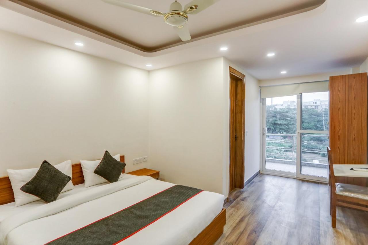 Collection O The Doors Near Appu Ghar Hotel Gurgaon Bagian luar foto
