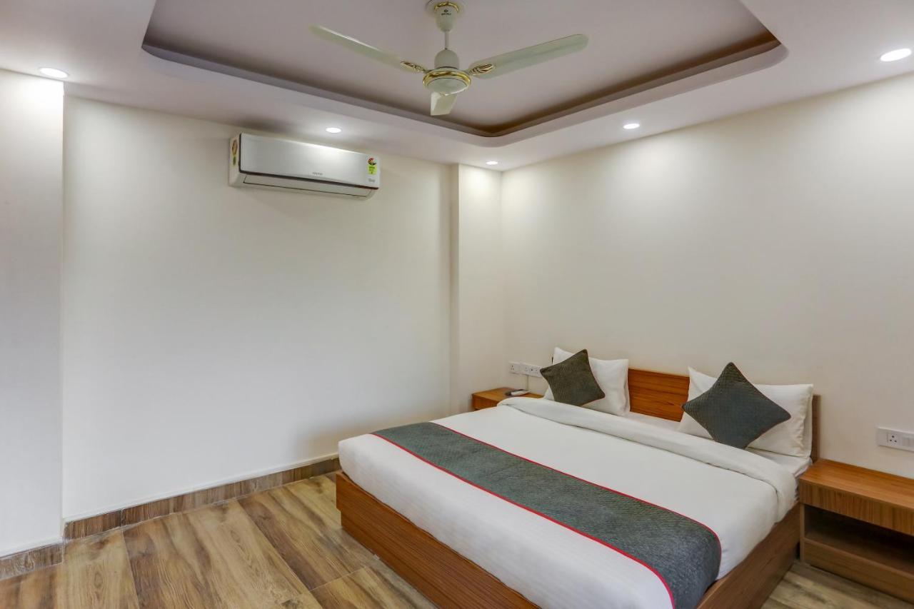 Collection O The Doors Near Appu Ghar Hotel Gurgaon Bagian luar foto