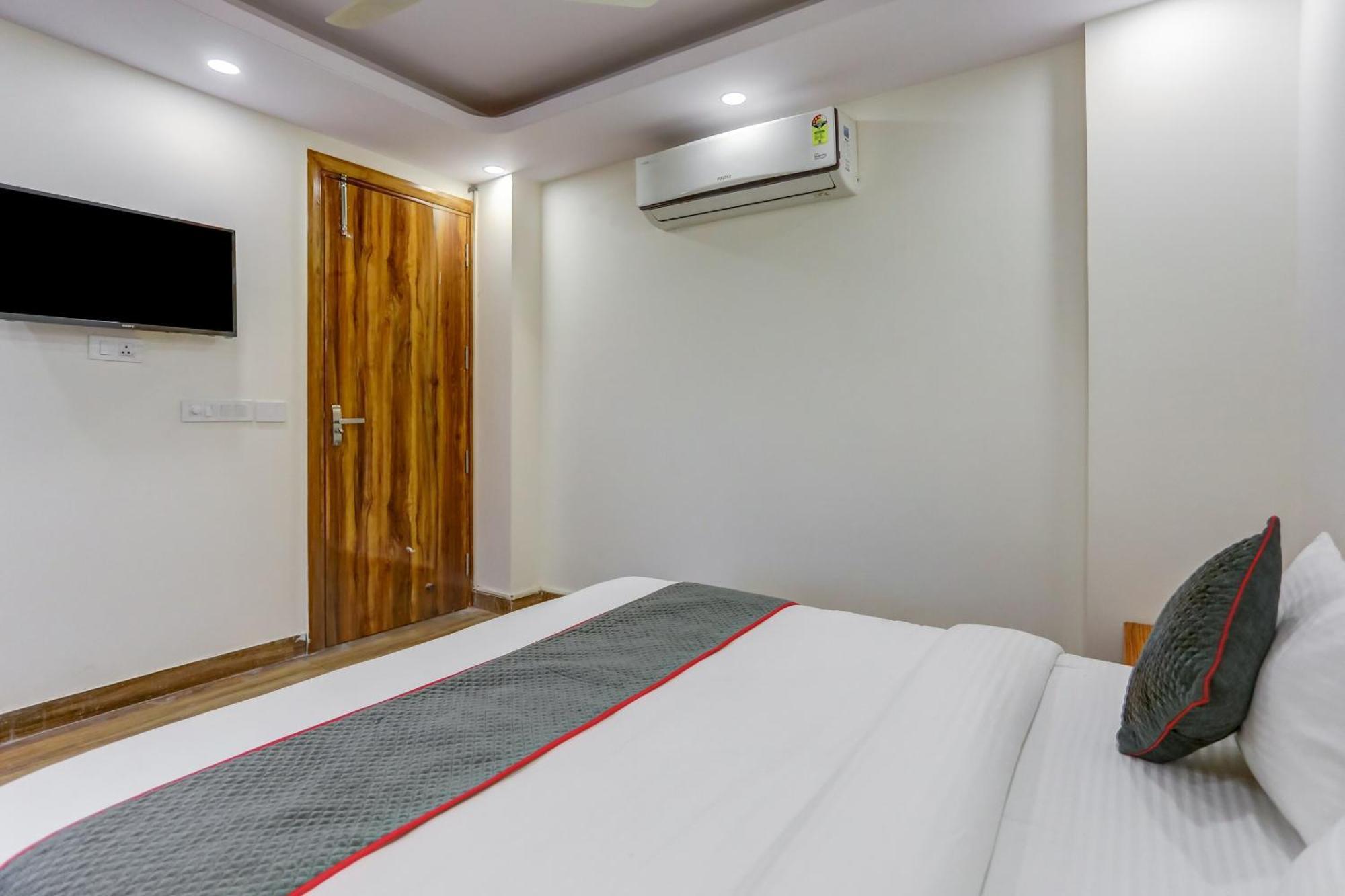 Collection O The Doors Near Appu Ghar Hotel Gurgaon Bagian luar foto