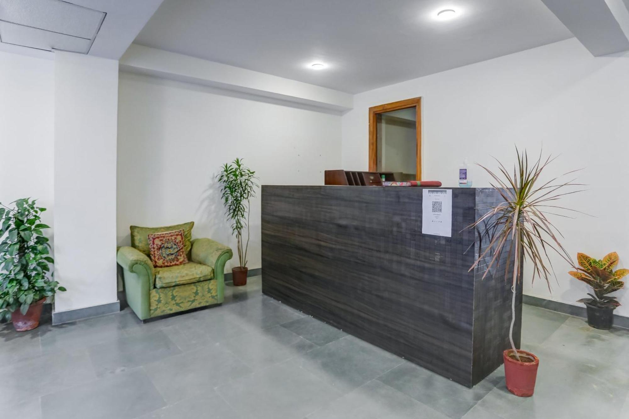 Collection O The Doors Near Appu Ghar Hotel Gurgaon Bagian luar foto