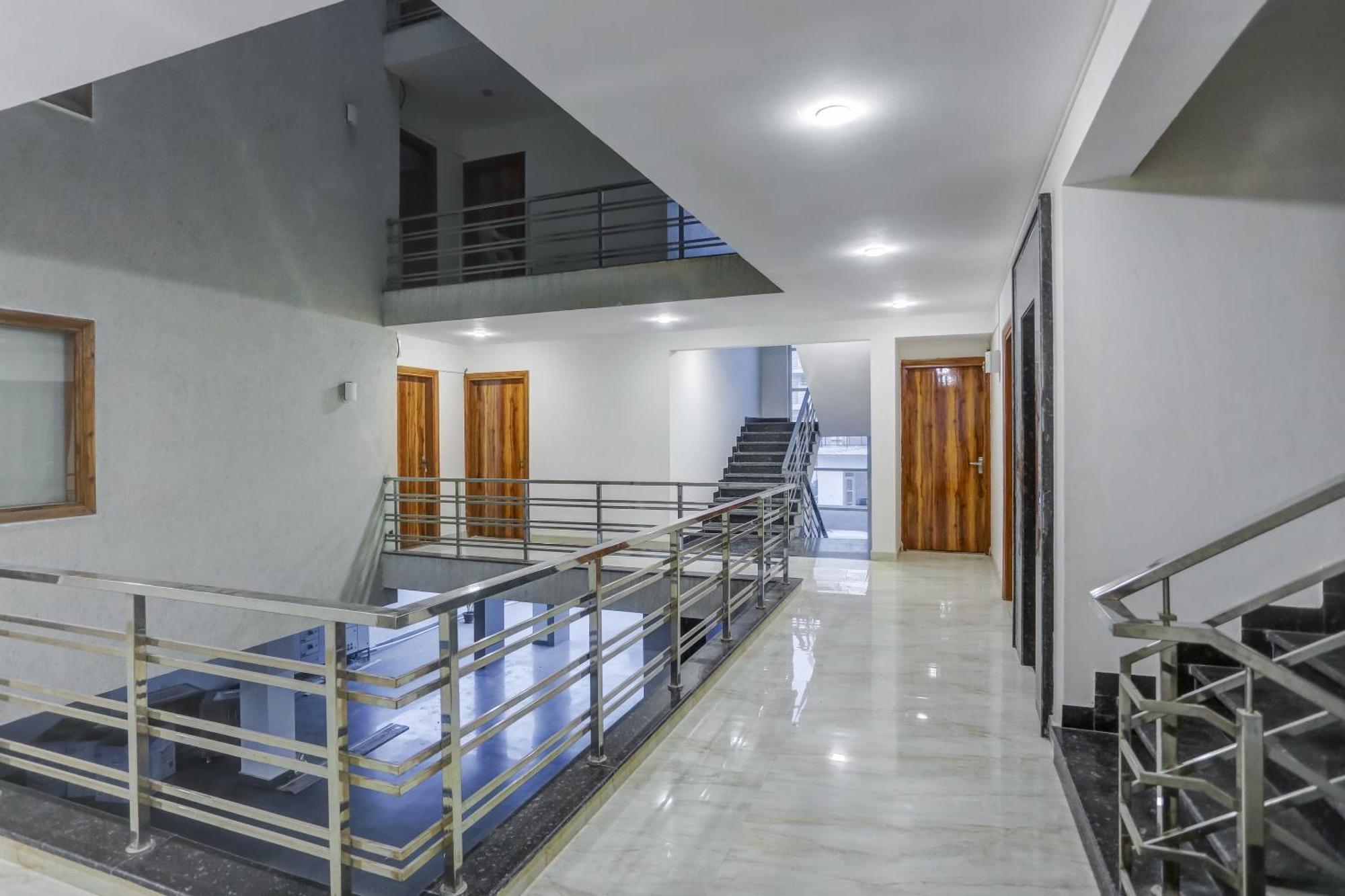 Collection O The Doors Near Appu Ghar Hotel Gurgaon Bagian luar foto