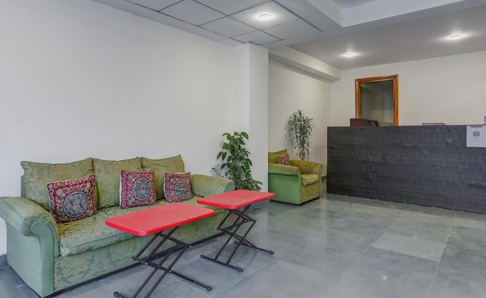 Collection O The Doors Near Appu Ghar Hotel Gurgaon Bagian luar foto