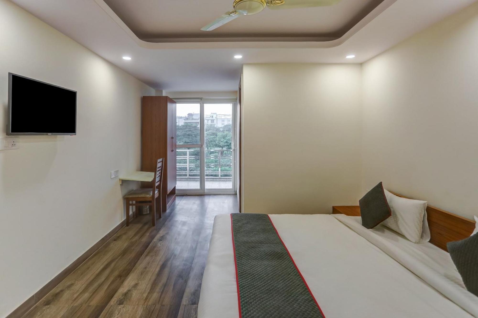 Collection O The Doors Near Appu Ghar Hotel Gurgaon Bagian luar foto