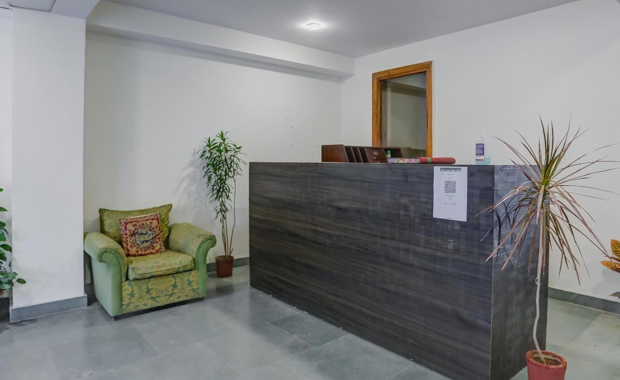 Collection O The Doors Near Appu Ghar Hotel Gurgaon Bagian luar foto