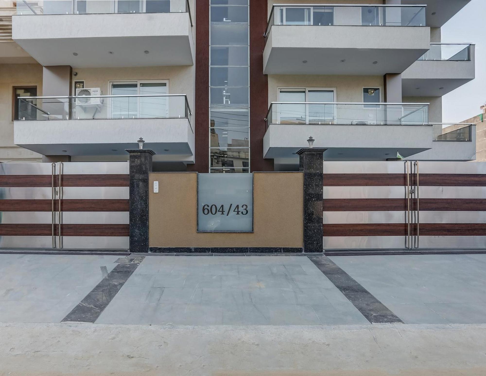 Collection O The Doors Near Appu Ghar Hotel Gurgaon Bagian luar foto